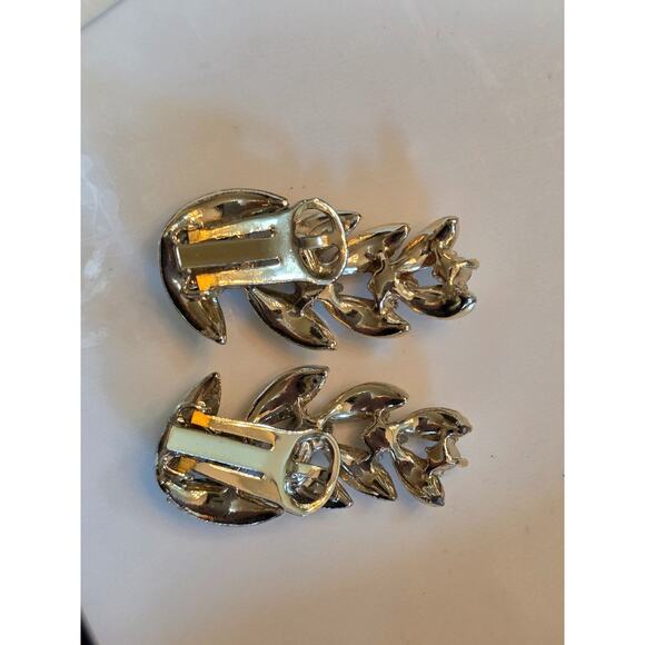 Vintage Gold Tone Leaf Clip-On Earrings With Light Blue Rhinestones - Picture 8 of 11